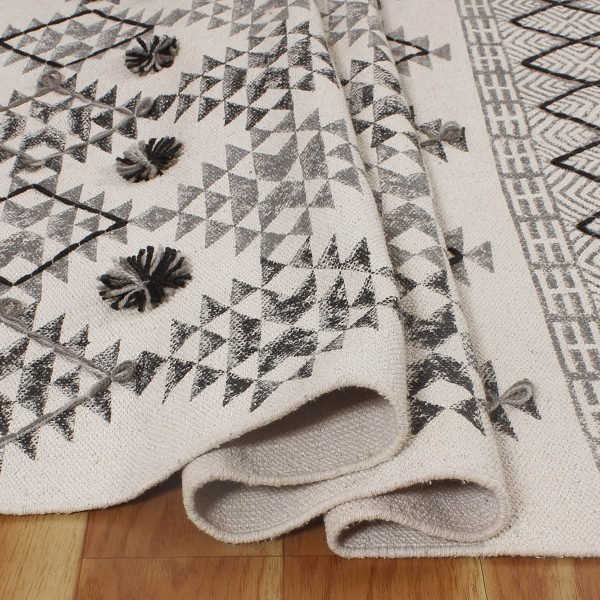 Handmade Geometric Cotton Home Decor Rug - Image 5