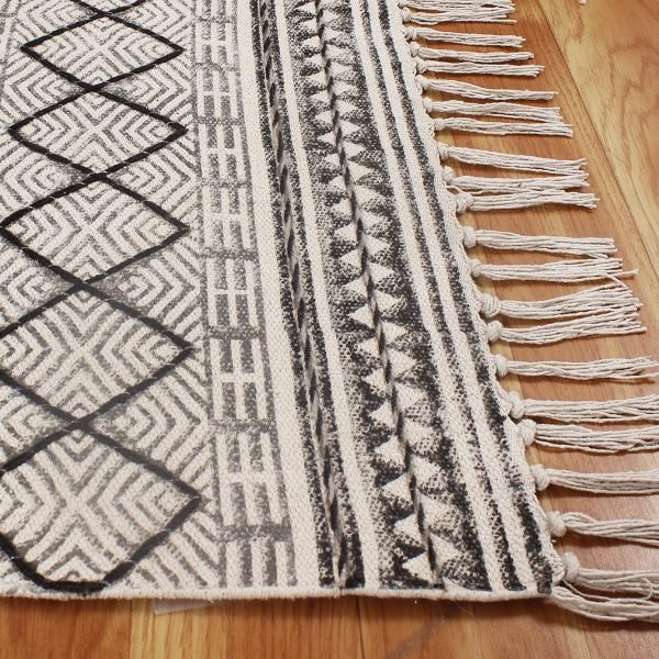Handmade Geometric Cotton Home Decor Rug - Image 6